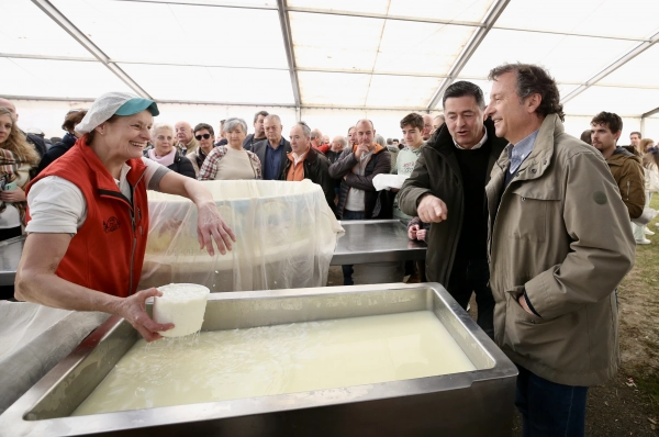 Imagen del artículo Palencia resalta la alta calidad de la producción láctea cántabra y su aportación como seña de identidad de nuestra tierra