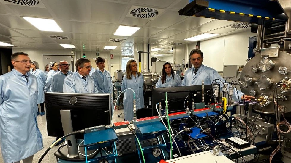 Image 1 of article José Antonio Rovira visita los laboratorios del Consorcio Espacial Valenciano y la Agencia Espacial Europea en la UPV