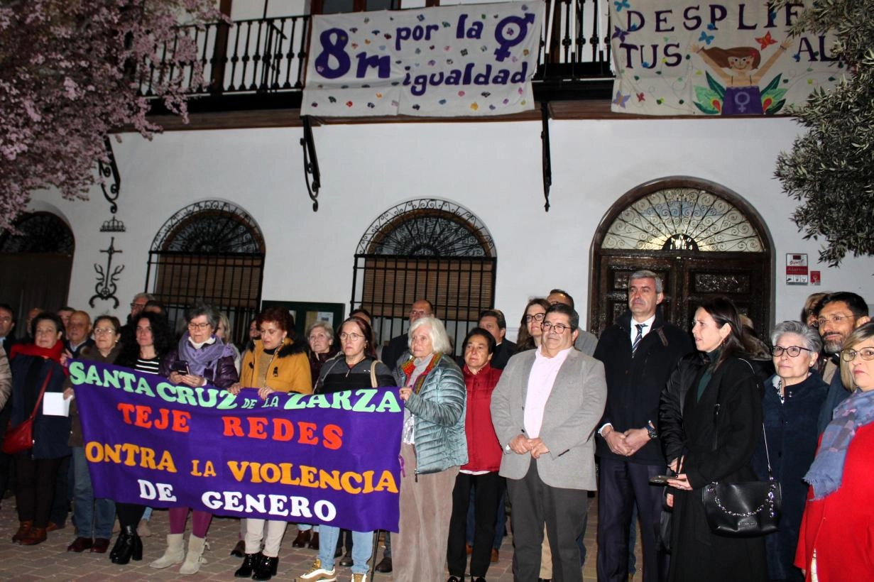 Image 1 of article El Gobierno regional acompaña a Santa Cruz de la Zarza en el acto contra la violencia machista