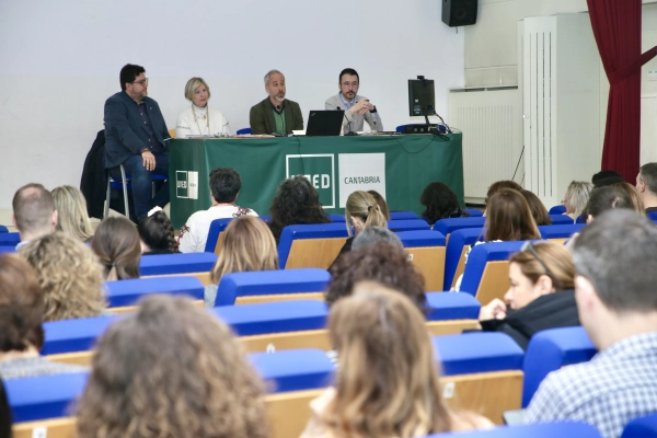 Image 0 of article El Gobierno reúne a los directores de Primaria y Secundaria para abordar el calendario escolar y las principales necesidades de los centros educativos