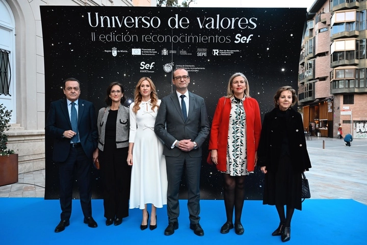 Imagen del artículo Los 'Reconocimientos SEF' distinguen al Ayuntamiento de Murcia, Cruz Roja, Emuasa y a José María Albarracín