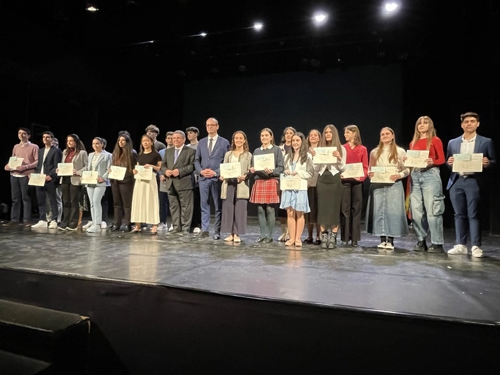 Imagen del artículo 24 alumnos reciben los premios extraordinarios de Secundaria y Bachillerato por su esfuerzo y buen expediente académico