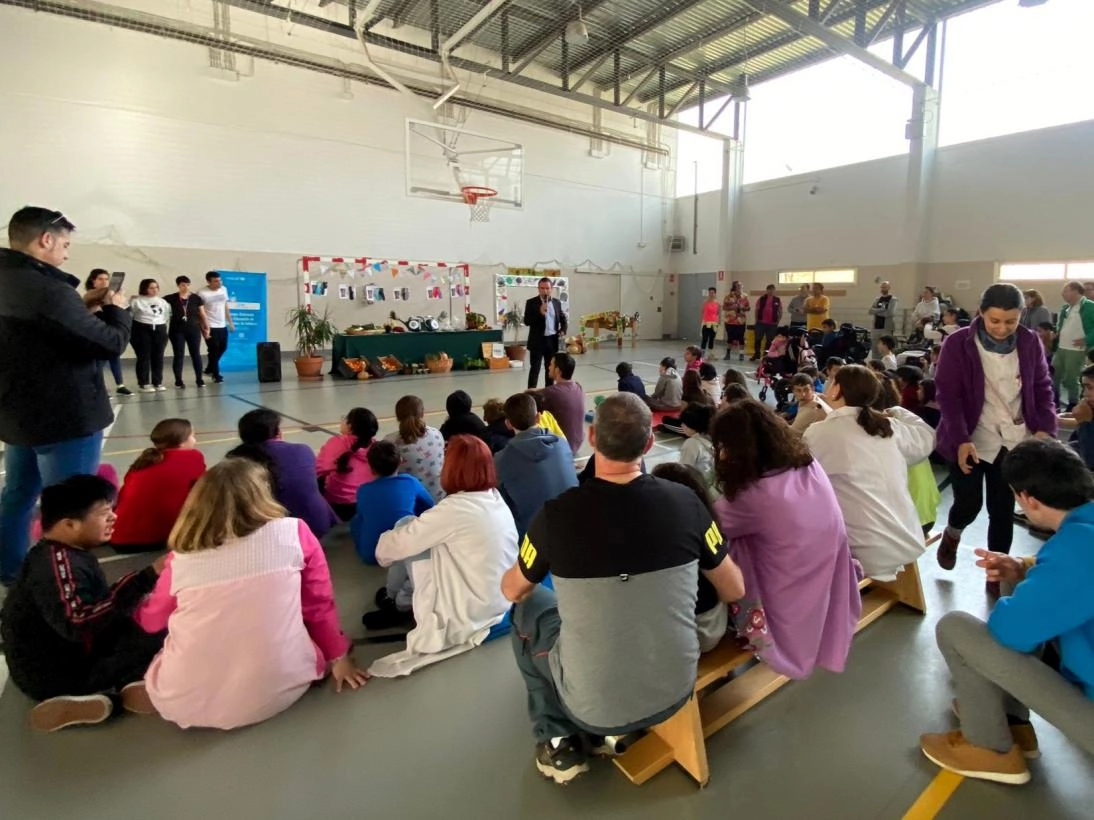 Image 1 of article El Gobierno regional acompaña a los más de 200 escolares participantes en el encuentro del programa Huertos sobre ruedas, transformando Talavera