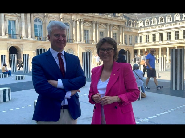Imagen del artículo Serret es reuneix amb el Ministeri de Cultura francès per tractar la situació del català a França
