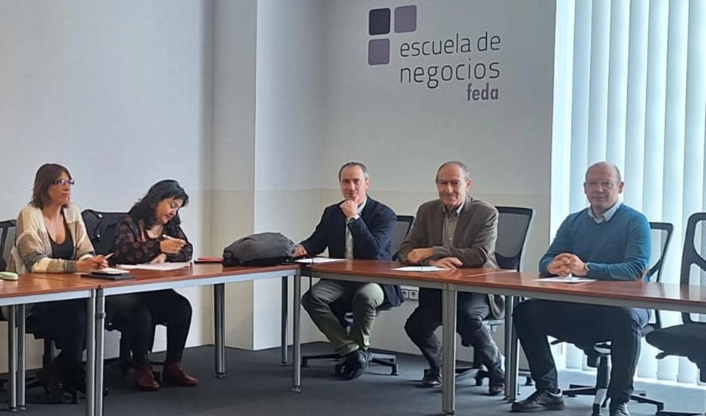 Imagen del artículo El Gobierno de Castilla-La Mancha se une a la Asociación de Servicios de Prevención Ajenos para trabajar en evitar caídas en altura en los entornos laborales