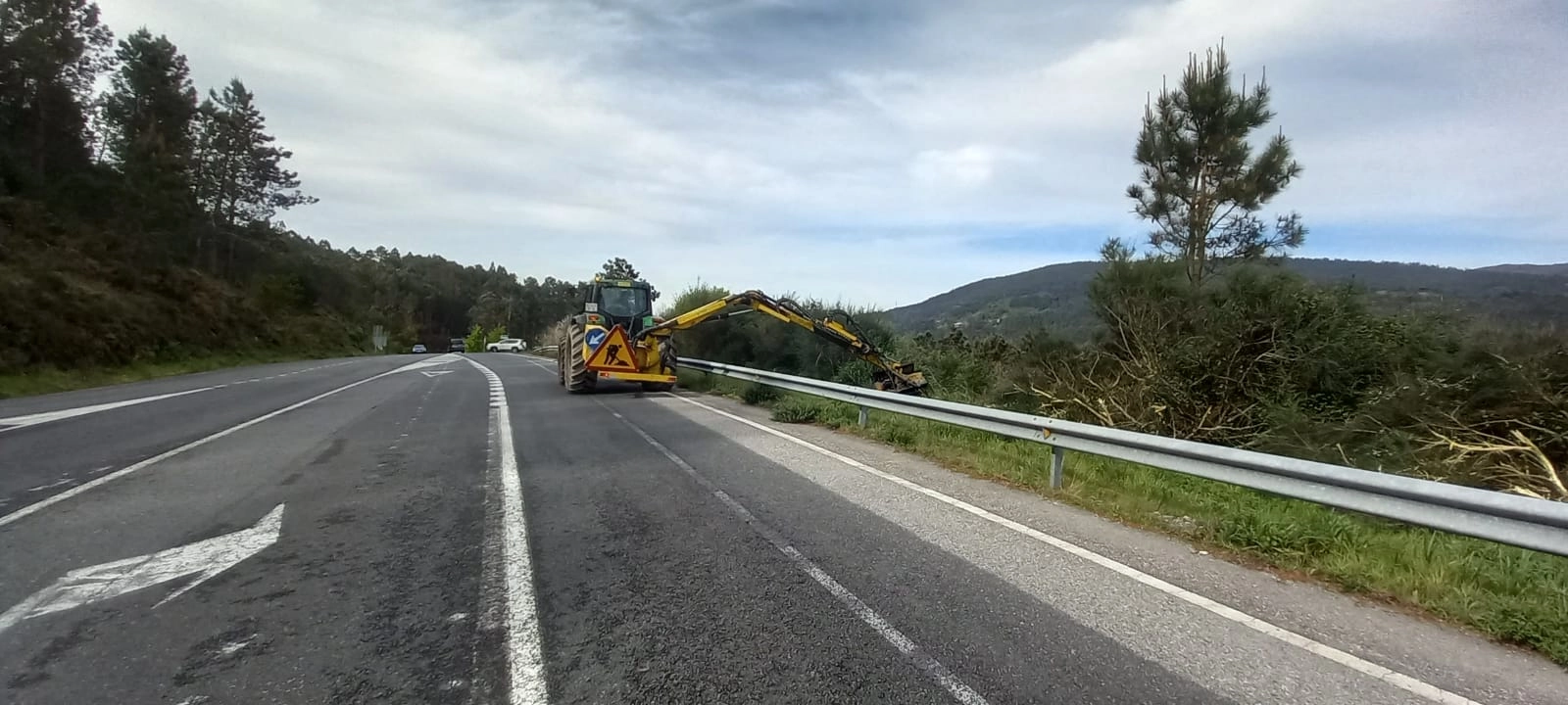 Imagen del artículo A Xunta iniciará a vindeira semana traballos de limpeza nas marxes da estrada OU-540, que comunica Ourense e Lobios