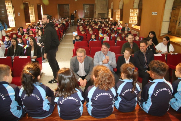 Imagen del artículo O delegado territorial da Xunta en Ourense participa no CPR Plurilingüe San Ángel na inauguración do proxecto interdisciplinar Gorecer