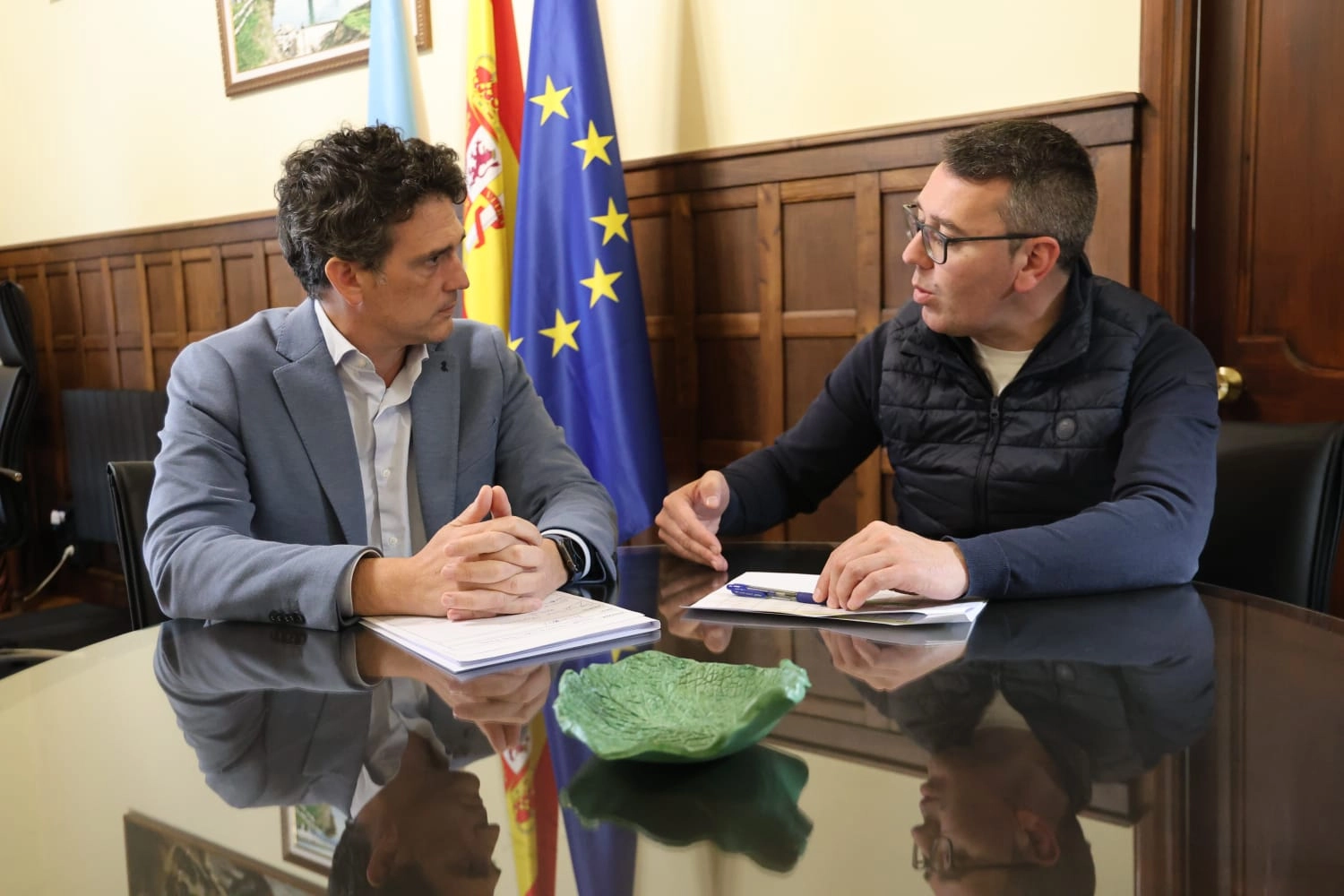 Imagen del artículo O delegado da Xunta e o alcalde de Ribadeo analizan proxectos de interese para o municipio mariñán