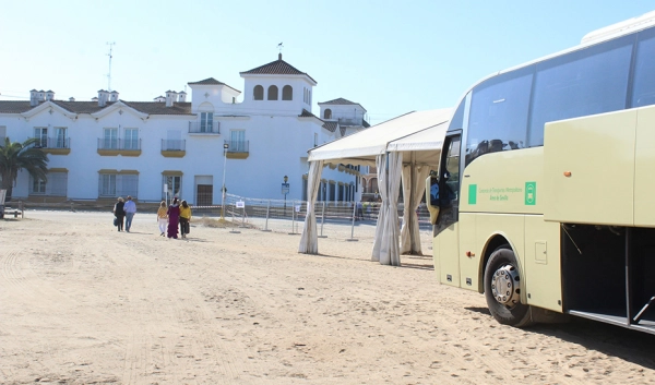Imagen del artículo La oferta de autobuses a la romería del Rocío se refuerza con cerca de 650 servicios adicionales