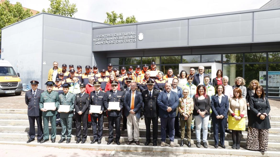 Imagen del artículo El SUMMA 112 y el Hospital de Móstoles se unen a la celebración del 32 aniversario de Protección Civil de la localidad