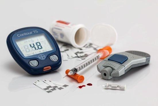 Imagen del artículo Sanidad establece que los médicos de familia puedan prescribir medidores continuos de glucosa a pacientes con diabetes tipo 2 para mejorar su calidad de vida