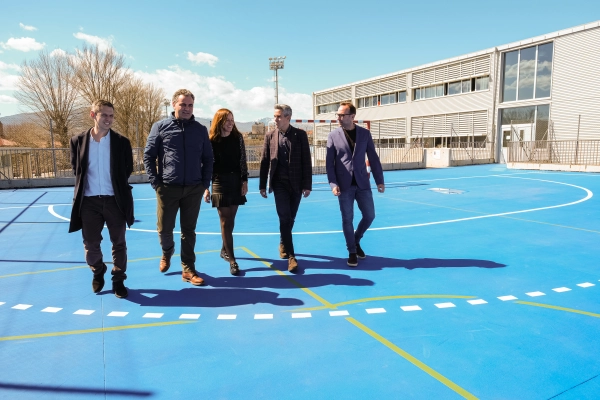 Imagen del artículo Zuloaga inaugura la nueva pista deportiva del CEIP Alto Ebro en Reinosa