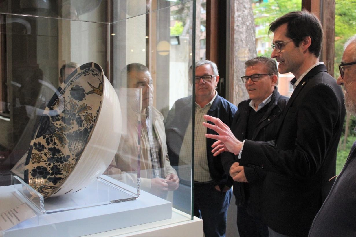 Imagen del artículo El Museo Provincial de Albacete recibe una zafa de loza de Hellín, adquirida por el Ministerio de Cultura