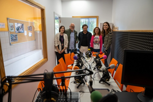 Imagen del artículo A Xunta premia os podcast sobre Luísa Villalta de centros educativos de Cedeira, A Estrada, Malpica, Santiago, O Rosal e Vigo