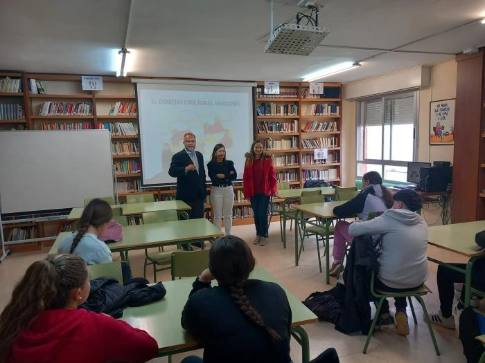 Imagen del artículo Desarrollo Estatutario promueve con éxito charlas divulgativas sobre el Estatuto y el derecho foral en colegios aragoneses
