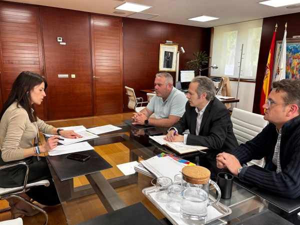 Imagen del artículo A conselleira Martínez Allegue avanza ao alcalde da Guarda a adxudicación da redacción do proxecto para habilitar a senda ao redor do Monte Santa Tegra