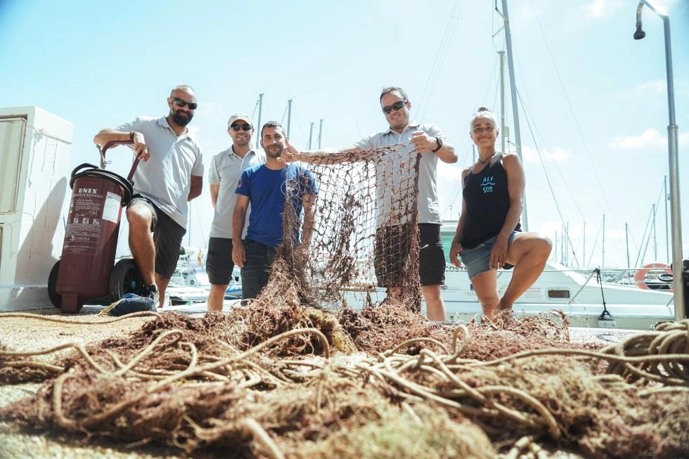 Imagen del artículo Medio Ambiente retira 500 kilos de redes de pesca en el Parque Natural de Serra Gelada para la restauración de ecosistemas