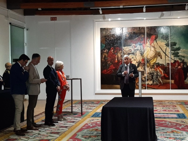Imagen del artículo Victoria Bazaga inaugura la exposición 'Espacios e identidades', originaria del Museo de Cáceres, en la Real Fábrica de Tapices