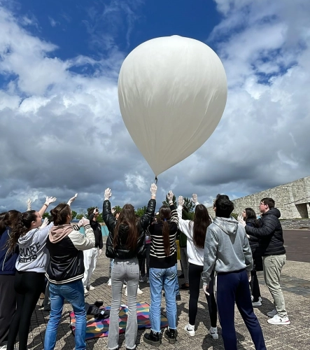 Imagen del artículo Seis centros galegos lanzan a cápsula estratosférica Marumasat VI para medir a velocidade do son