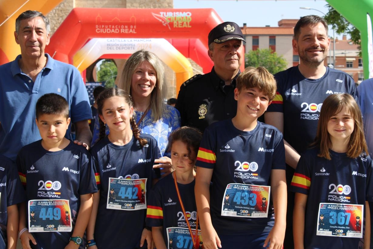 Imagen del artículo El Gobierno de Castilla-La Mancha agradece a la Policía Nacional su iniciativa solidaria con la Carrera del Bicentenario