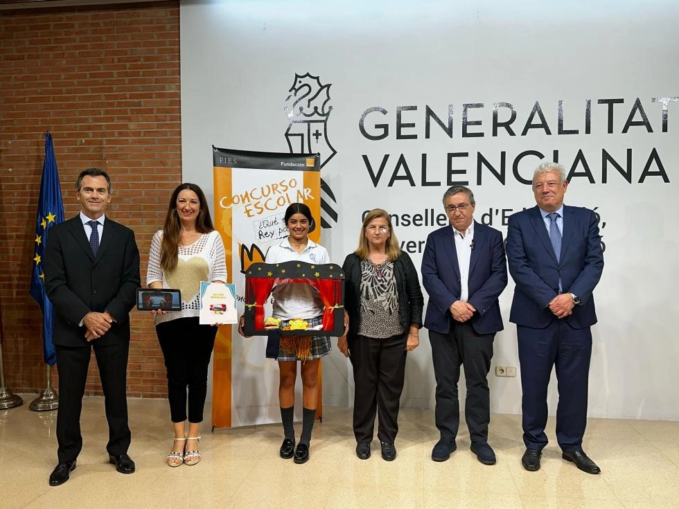 Imagen del artículo Alazne Julliet Lluc Valdez, alumna de 1º de ESO en Massanassa, gana el concurso '¿Qué es un Rey para ti?' en la Comunitat Valenciana