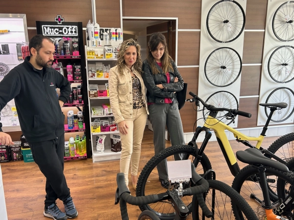 Imagen del artículo Martina Aneiros lembra que a convocatoria de axudas pra a adquisición de bicicletas eléctricas de pedaleo asistido está aberta ata o 15 de novembro