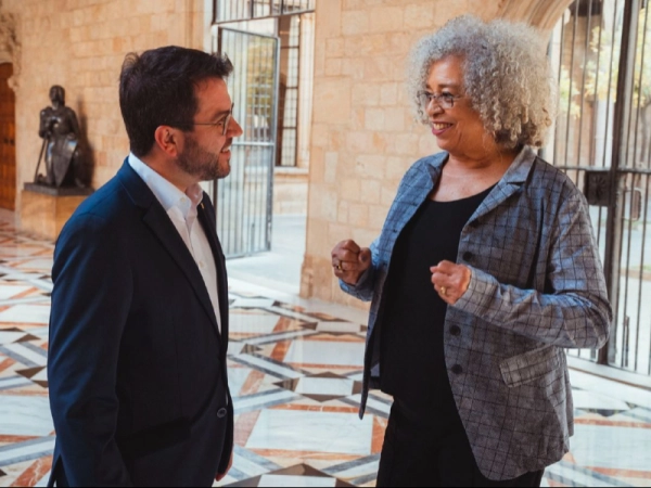 Imagen del artículo El president Aragonès es reuneix amb Angela Davis al Palau de la Generalitat