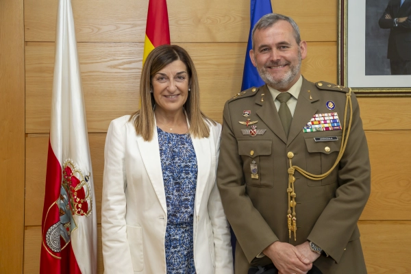 Imagen del artículo Buruaga recibe nuevo jefe Division San Marcial y representante Ejército de Tierra en Cantabria