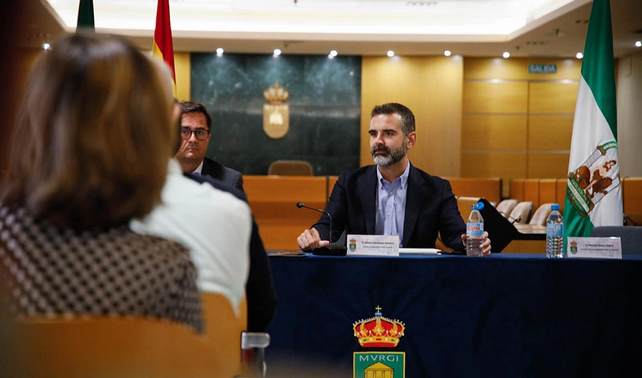 Imagen del artículo Fernández-Pacheco se reúne con los empresarios hortofrutícolas de Almería y Granada para abordar los retos del sector