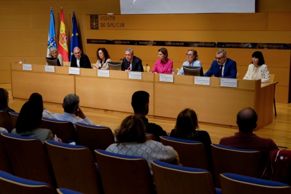 Imagen del artículo Gómez Caamaño aposta por un diálogo fluído e constante cos pacientes para optimizar o funcionamento do Sistema Sanitario Público galego
