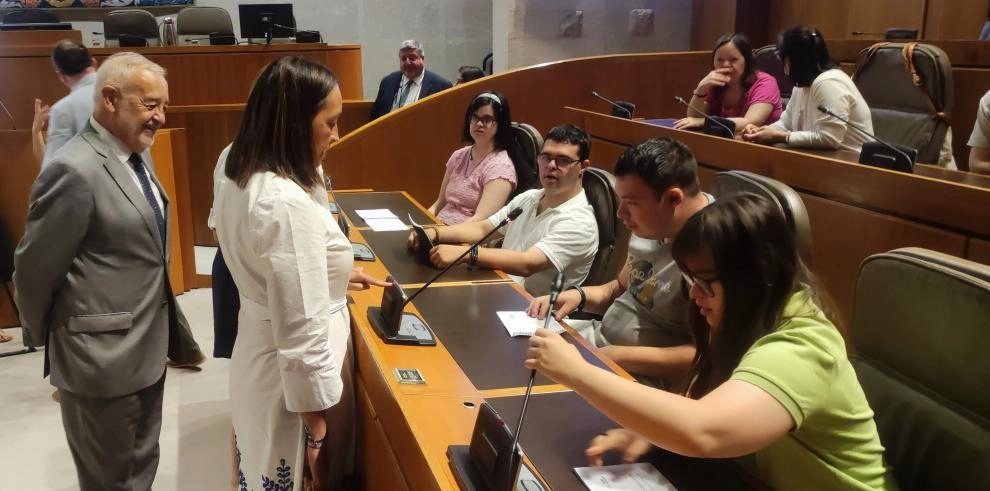Imagen del artículo Las Cortes de Aragón acogen el ensayo del equipo de debate de Fundación Down Zaragoza