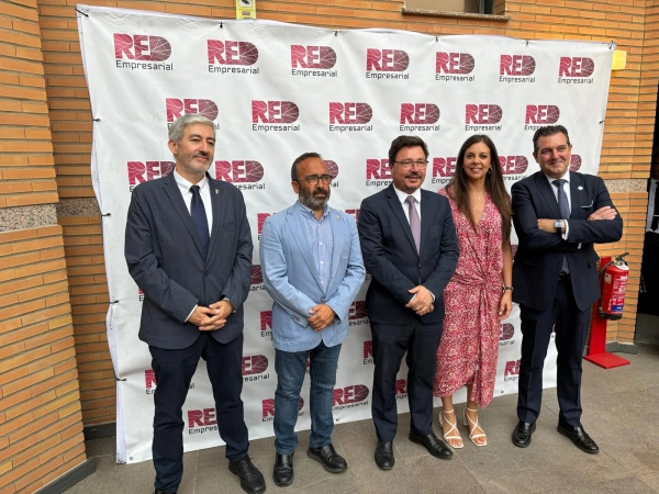 Imagen del artículo El consejero Santamaría apoya al empresariado cacereño con su presencia en la VII Gala de la Red Empresarial