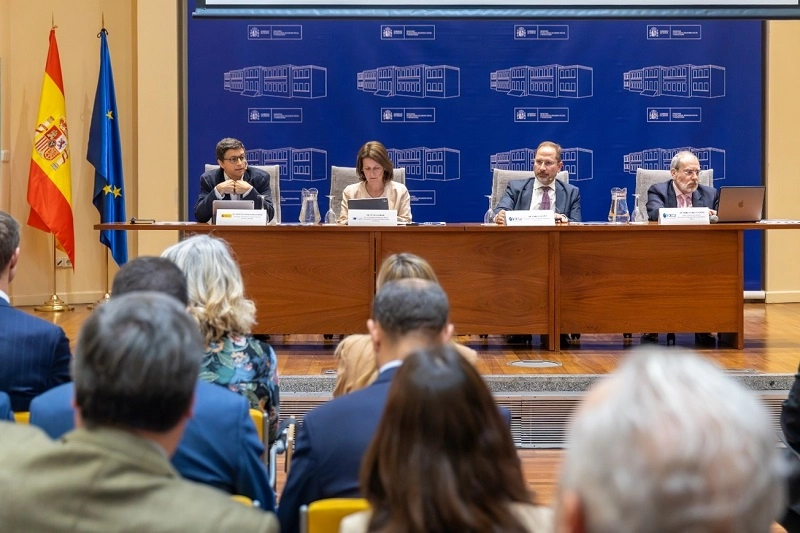 Imagen del artículo El Ministerio de Inclusión acoge un encuentro con representantes de la OCDE y de la Comisión Europea sobre los planes de pensiones de empleo en España