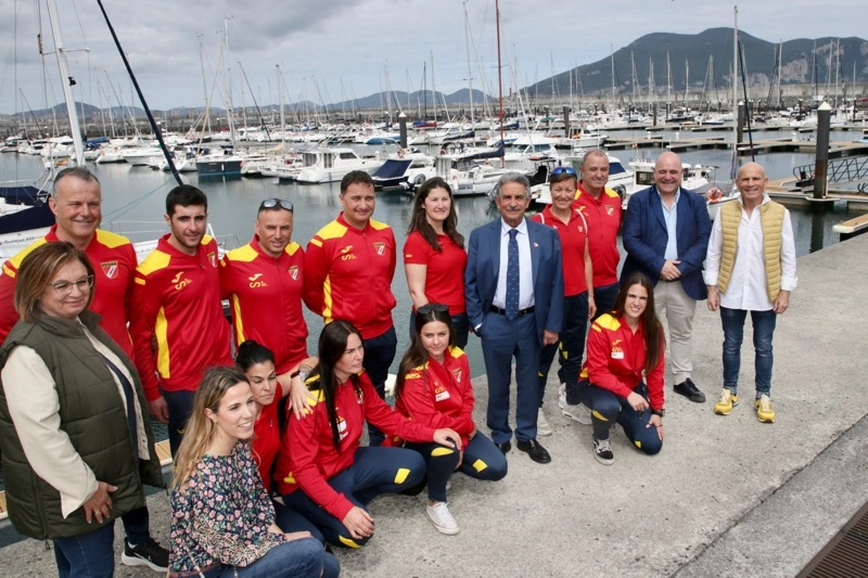 Imagen del artículo Revilla da la bienvenida a la Selección Española de Pesca Submarina, concentrada en Laredo para preparar el Mundial