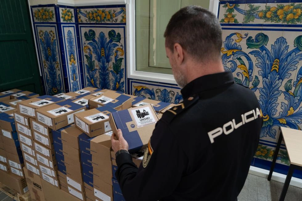 Imagen del artículo La Conselleria de Justicia adquiere 200 equipos de radio para la Policía de la Generalitat