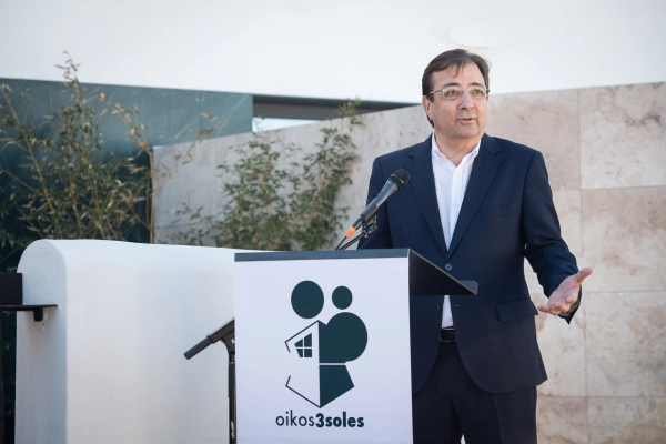 Imagen del artículo Fernández Vara afirma que el sol con la revolución verde y el turismo cambiarán el futuro de Extremadura