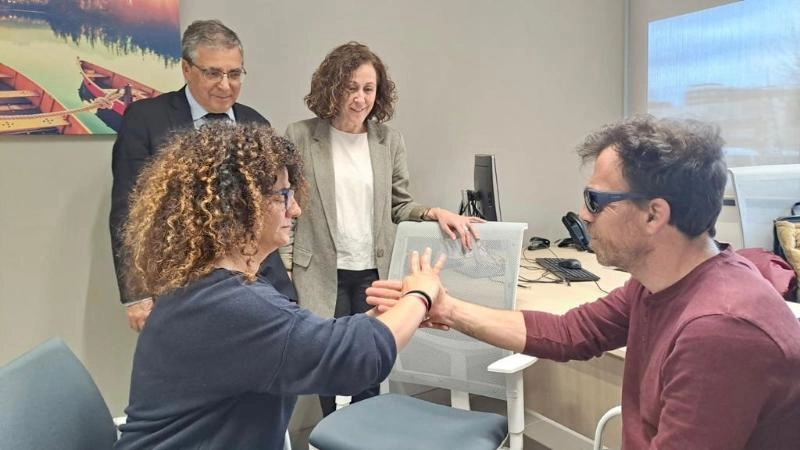 Imagen del artículo El Gobierno de La Rioja y la ONCE favorecen la integración del colectivo de personas con sordoceguera a través de la figura del mediador