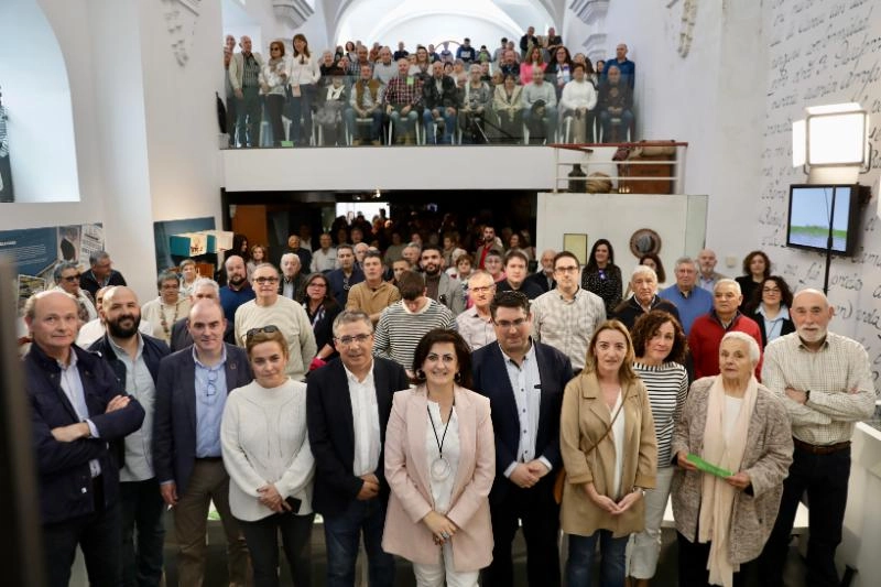 Imagen del artículo La presidenta del Gobierno de La Rioja, Concha Andreu, presenta el proyecto de la residencia de personas mayores de Torrecilla en Cameros