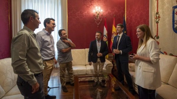 Imagen del artículo El presidente, Gonzalo Capellán, recibe a los representantes del sector bodeguero