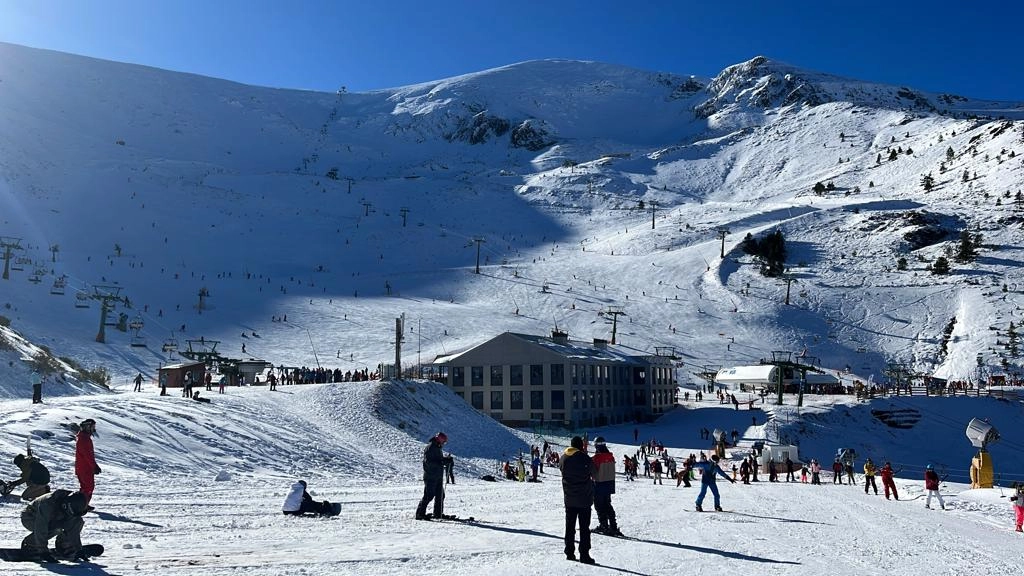 Imagen del artículo Valdezcaray da por finalizada la temporada 2022/2023 con 90.000 visitantes y situándose como una de las estaciones de referencia en el norte de España para el aprendizaje del esquí