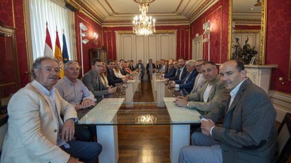 Imagen del artículo El presidente, Gonzalo Capellán, recibe a la Comisión Permanente de la Federación de Empresas de La Rioja