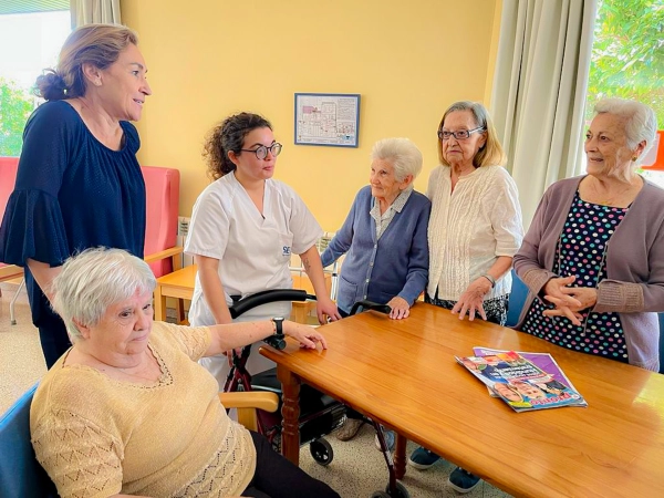 Imagen del artículo La consejera de Salud y Políticas Sociales visita la Residencia San Lázaro de Calahorra con motivo del Día de los Abuelos