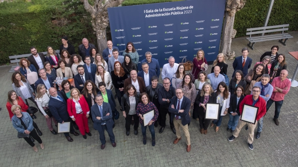 Imagen del artículo La I Gala de la Escuela Riojana de Administración Pública (ERAP), primer acto de celebración del 25º aniversario del centro, reúne a los mejores ponentes y promotores de cursos de 2022