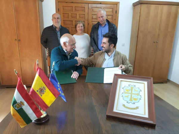Imagen del artículo Gobierno de La Rioja y Ayuntamiento de Bañares firman un protocolo para el estudio de la compatibilidad de los parques fotovoltaicos y los usos agroecológicos ante el cambio climático