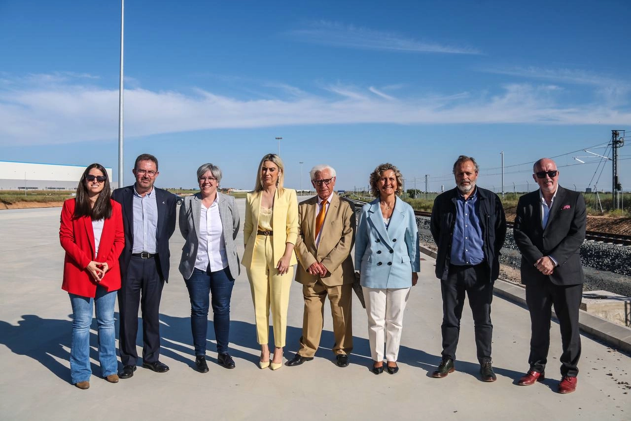 Imagen del artículo Rafael España y Leire Iglesias reciben a la ministra de Cohesión Territorial de Portugal en su visita a la Plataforma Logística de Suroeste Europeo en Badajoz