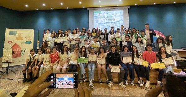 Imagen del artículo Estudiantes de centros de Barcarrota, Cáceres y Olivenza, ganadores del XIII Concurso de Lectura en Público