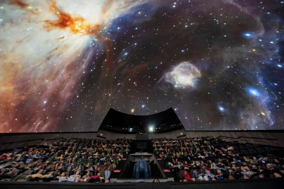 Imagen del artículo Más de 2.100 personas han asistido al planetario en directo 'Las Nocturnas de invierno' del Hemisfèric