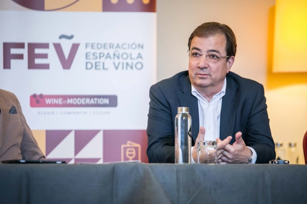 Imagen del artículo Fernández Vara defiende la modernización y sostenibilidad del sector vitivinícola maximizando la calidad de los vinos