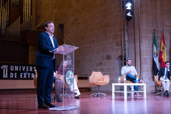 Imagen del artículo El presidente de la Junta de Extremadura participa en la inauguración del XX Congreso Nacional de la Asociación de Constitucionalistas de España