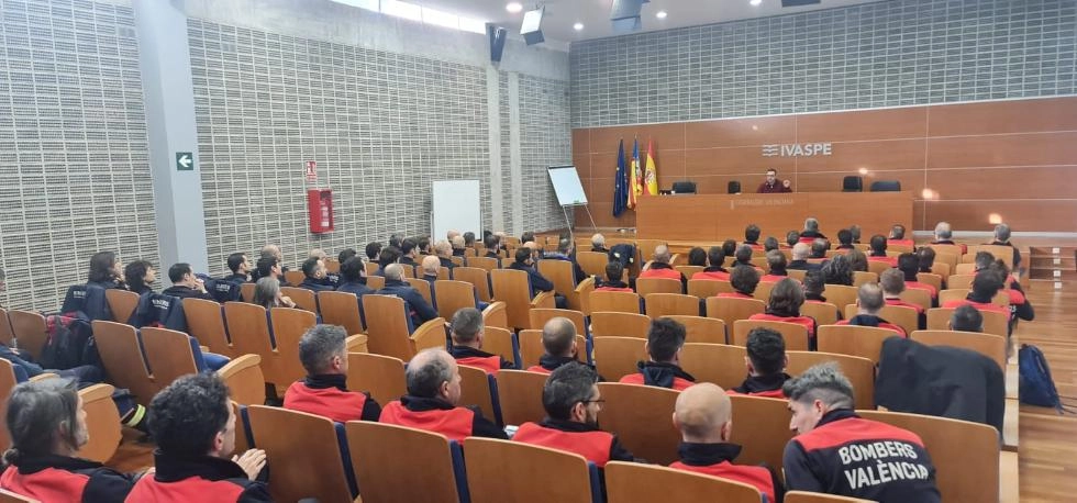 Imagen del artículo El Instituto Valenciano de Seguridad Pública y Emergencias forma a 80 mandos de bomberos y bomberas de las tres provincias